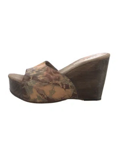 Pre-owned Calleen Cordero Leather Printed Slides In Neutral