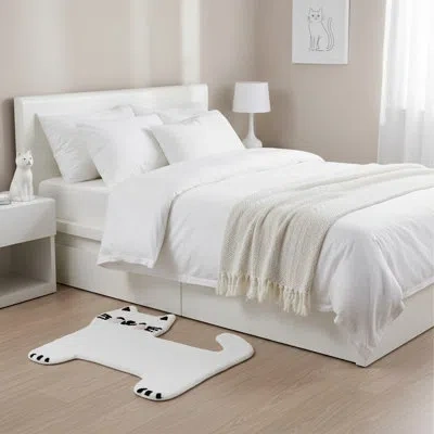 Calloway Mills White Kitty 30" X 32"