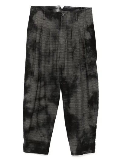 Calmlence Triple Pleated Tapered Trousers In Black