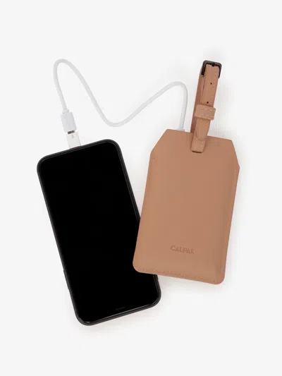 Calpak Portable Luggage Tag + Charger In Caramel
