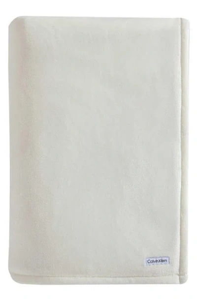 CALVIN KLEIN CALVIN KLEIN CORE PLUSH BLANKET