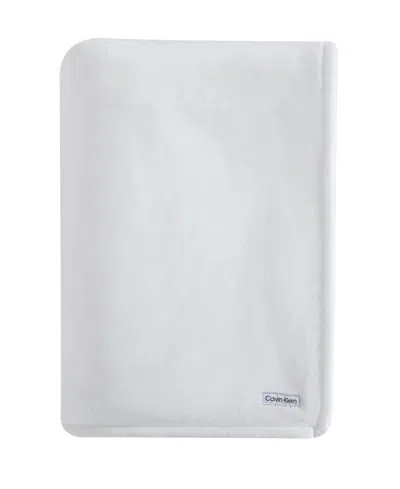 CALVIN KLEIN CORE PLUSH SOLID BLANKET, QUEEN