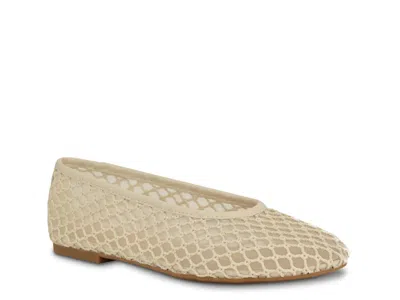 Calvin Klein Delicate Flat In Neutral