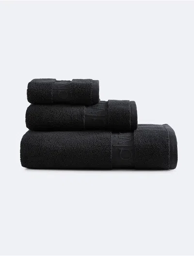 Calvin Klein Iconic Solid Towel Set