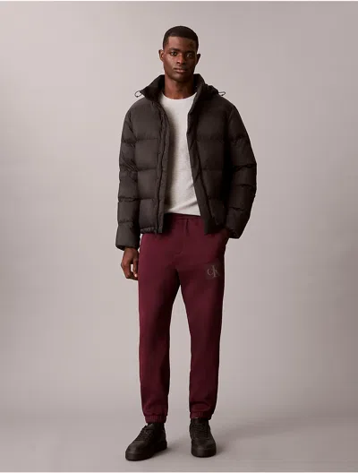 Calvin Klein Jeans Est.1978 Calvin Klein Men's Fleece Layered Monogram Graphic Sweatpants In Burgundy