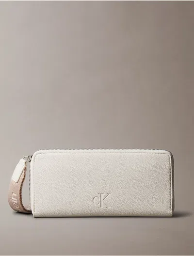Calvin Klein Jeans Est.1978 Calvin Klein Women's All Day Zip Wristlet Wallet