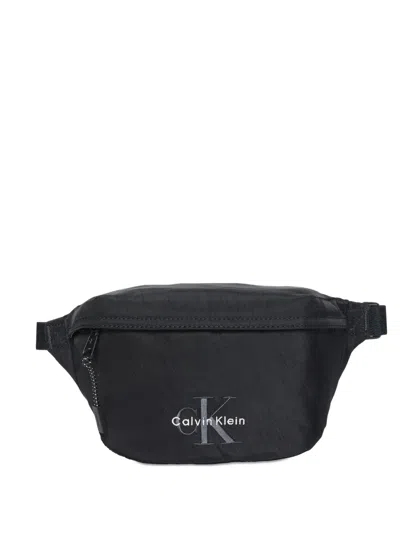 Calvin Klein Logo-detail Messenger Bag In Black