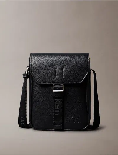 Calvin Klein Men's Cargo Reporter Bag In Black