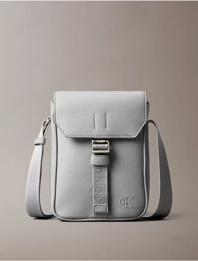 Calvin Klein Men's Cargo Reporter Bag In Gray