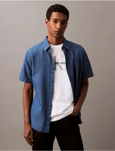 Calvin Klein Men's Light Chambray Short Sleeve Shirt In Infinity