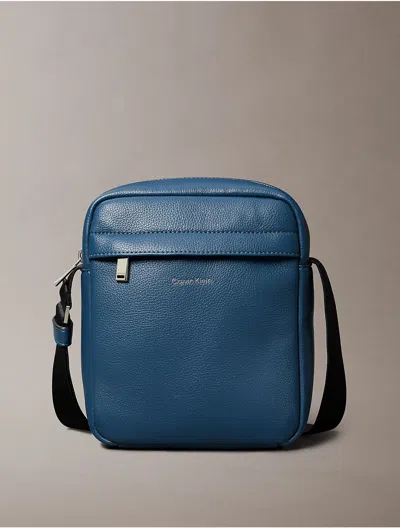 Calvin Klein Men's Micro Pebble Reporter Bag