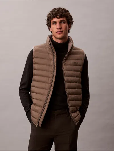 Calvin Klein Men's Nylon Puffer Vest In Brown