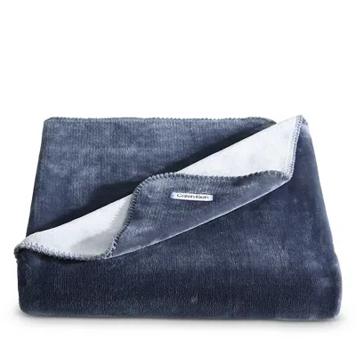 CALVIN KLEIN MODERN REVERSIBLE SOLID THROW, 70 X 50