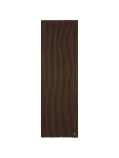 Calvin Klein Ribbed-knit Logo-plaque Scarf In Brown