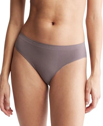 Calvin Klein Women's Bonded Flex Boyshort Underwear Qd3961 In Sparrow