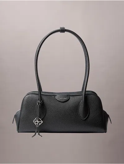 Calvin Klein Logo-plaque Shoulder Bag In Black