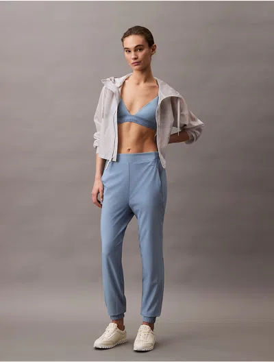 Calvin Klein Women's Active Commuter Joggers In Faded Denim