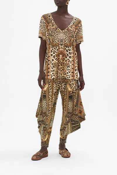 Camilla Relaxed V-neck Tee - All Over Print Standing Ovation In Black