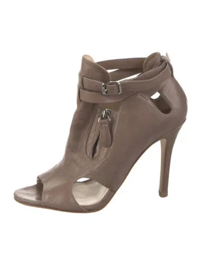 Pre-owned Camilla Skovgaard Leather Cutout Accent Pumps In Neutral