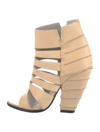 Pre-owned Camilla Skovgaard Leather Gladiator Sandals In Neutral