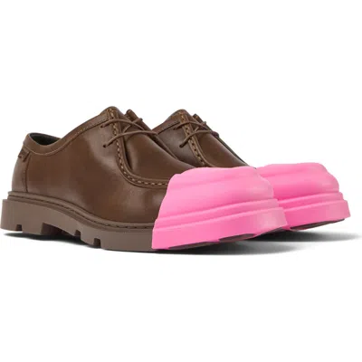Camper Junction Chukka Shoe In Medium Brown/pink