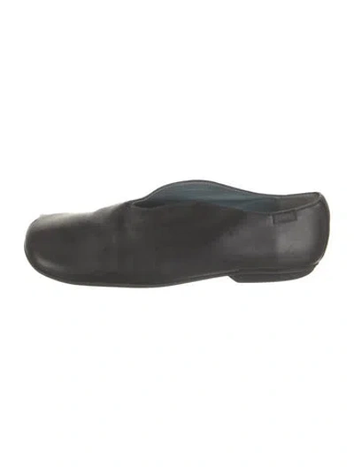 Pre-owned Camper Leather Flats In Black