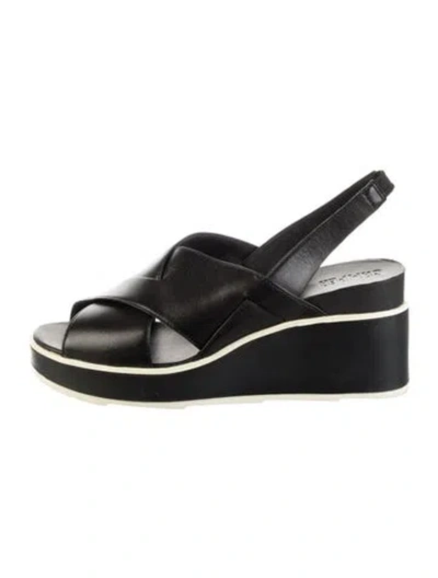 Pre-owned Camper Leather Pumps In Black