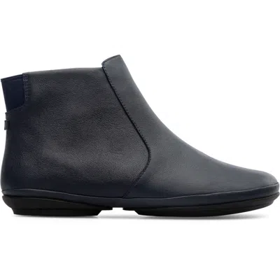 Camper Right In Blue