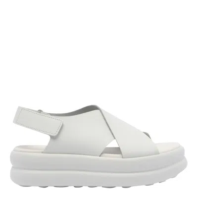 Camper Oruga Up In White