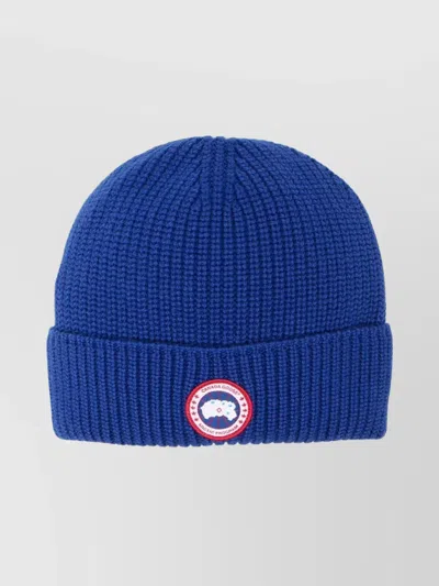 Canada Goose Chunky Knit Logo Hat In Blue