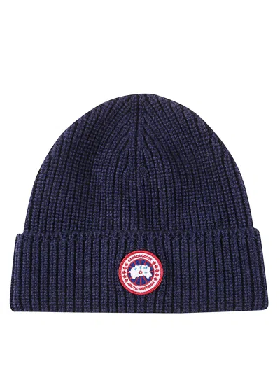 Canada Goose Ribbed Logo-patch Beanie In Blue