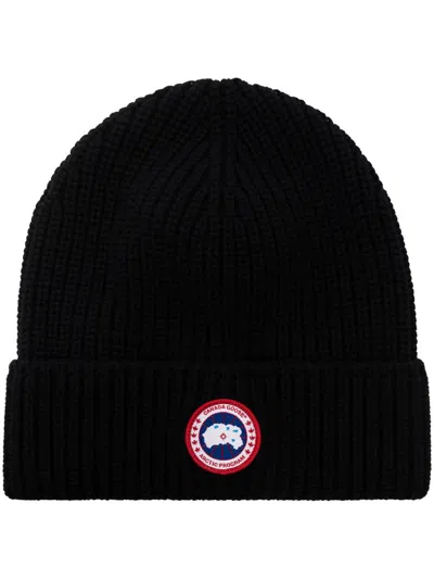 Canada Goose Arctic Disc-embellished Wool Beanie In Blau