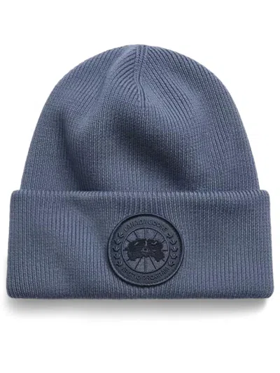 Canada Goose Knitted Blue Beanie With Cuff And Embossed Logo In Gray