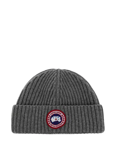Canada Goose Logo-patch Ribbed-knit Beanie Hat In Gray