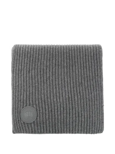 Canada Goose Logo-patch Ribbed-knit Scarf In Gray