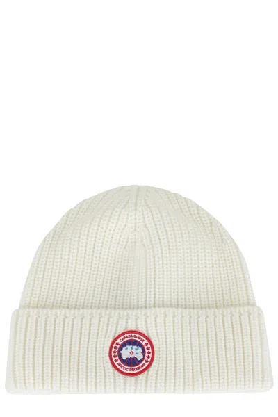 Canada Goose Ribbed Knit Toque With Cuffed Design In Neutral