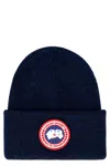 Canada Goose Logo-patch Knitted Beanie In Blue