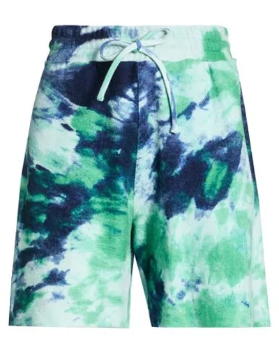 Canessa Woman Shorts & Bermuda Shorts Green Size 2 Cashmere