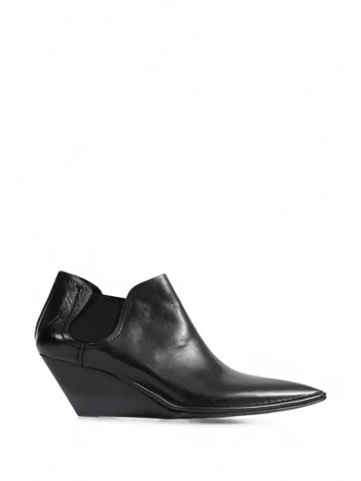 Capasa Milano Pointed-toe Wedge Ankle Boots In Black