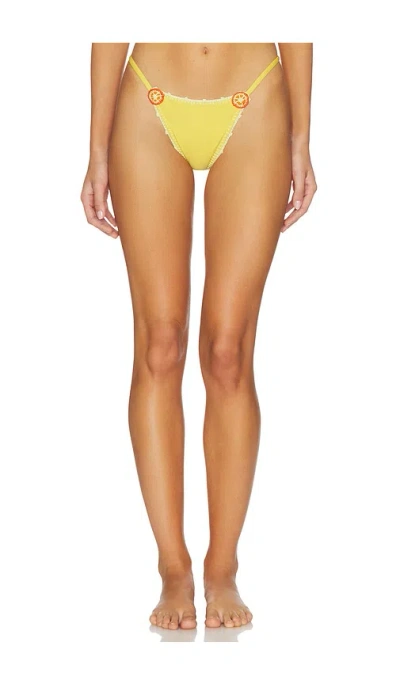 Capittana Missy Bottom. - In Yellow