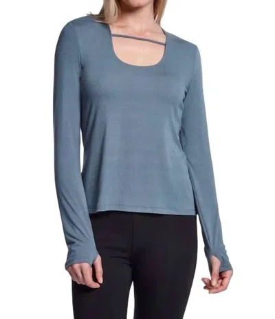 Capsule121 Evans Top In Teal In Blue