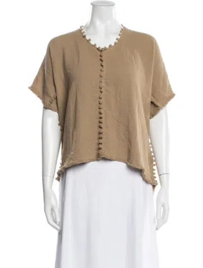 Pre-owned Caravana V-neck Short Sleeve Top In Neutral