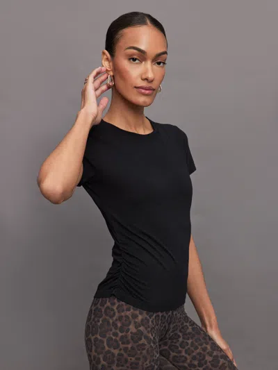 Carbon38 Short Sleeve Ruched Tee In Black