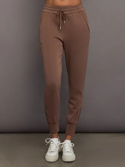 Carbon38 Sueded Fleece Logo Sweatpant In Toffee