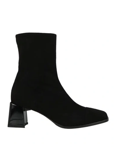 Carel Paris Woman Ankle Boots Black Size 6.5 Leather