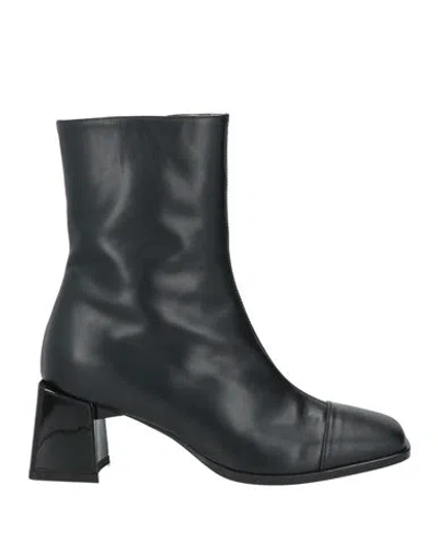 Carel Paris Woman Ankle Boots Black Size 7 Leather