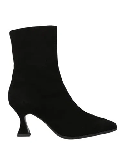 Carel Paris Woman Ankle Boots Black Size 8 Leather
