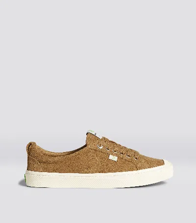 Cariuma Oca Low Camel Suede Sneaker Men In Camel Brown