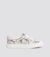 Cariuma Oca Low Canvas - White Spectrum Blue Parrot Print Men In White