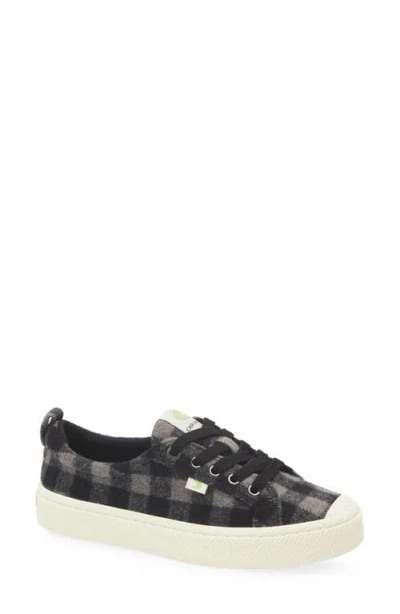 Cariuma Oca Low Plaid Organic Cotton Sneakers In Black Plaid